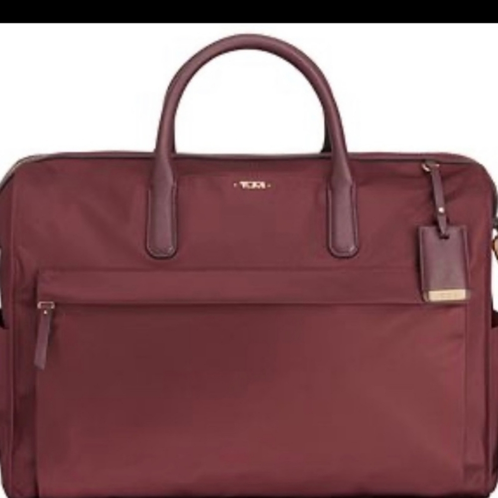 NWOT Tumi Voyageur Dara Carry-all Bag in Merlot